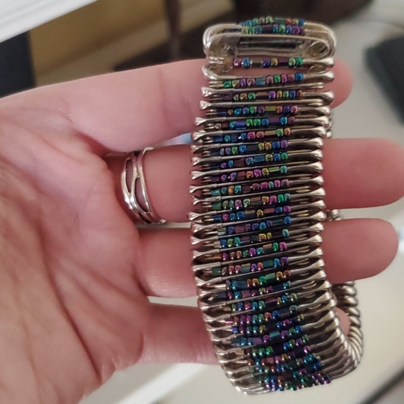 Handmade safety pin bracelet - Picture 4 of 7